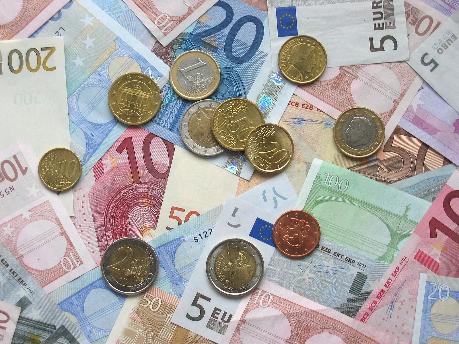 Banconote e monete in euro