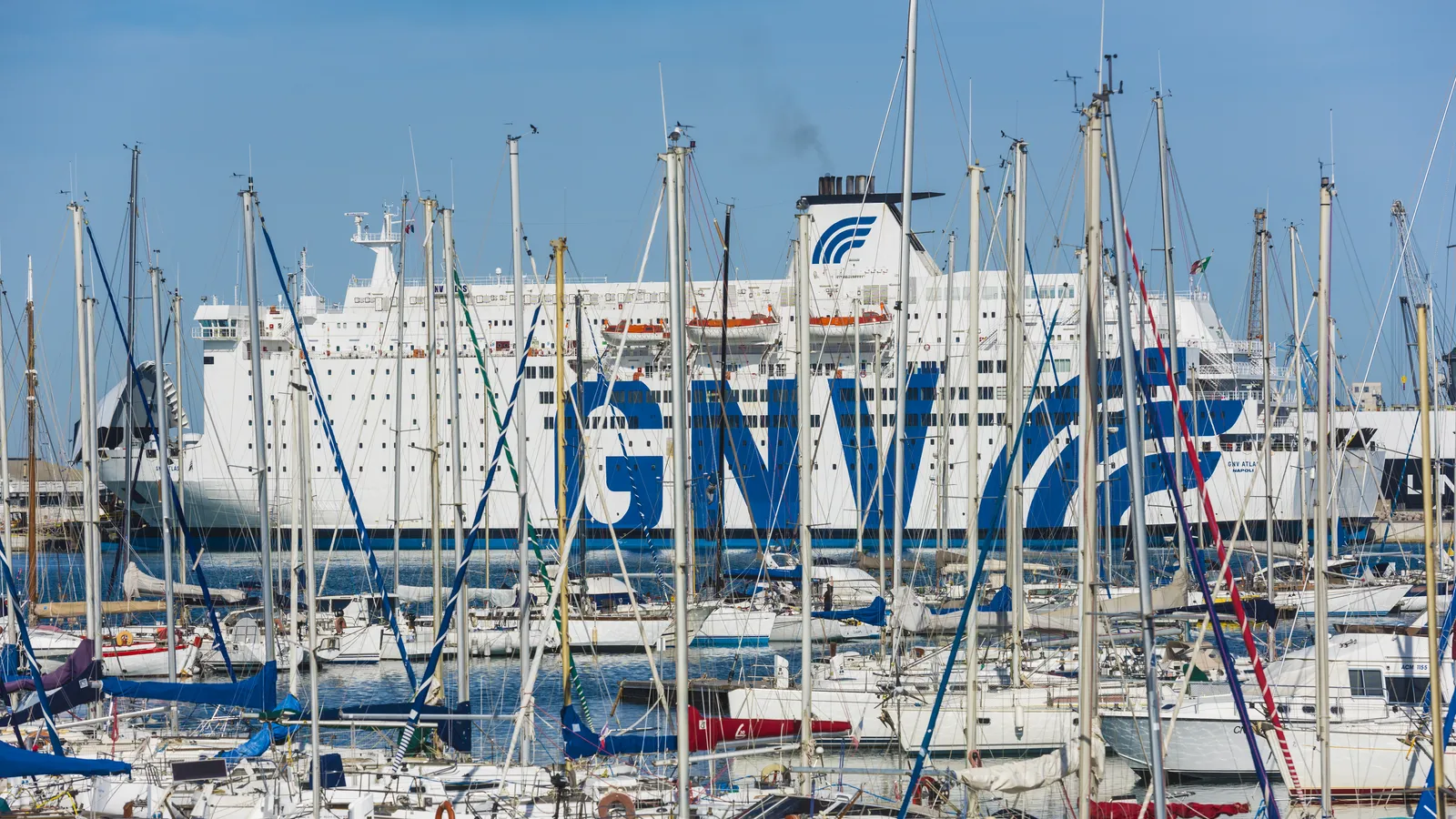 Un traghetto della flotta Grandi Navi Veloci (GNV)