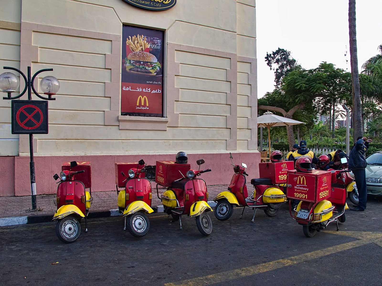Uno scooter per le consegne di cibo