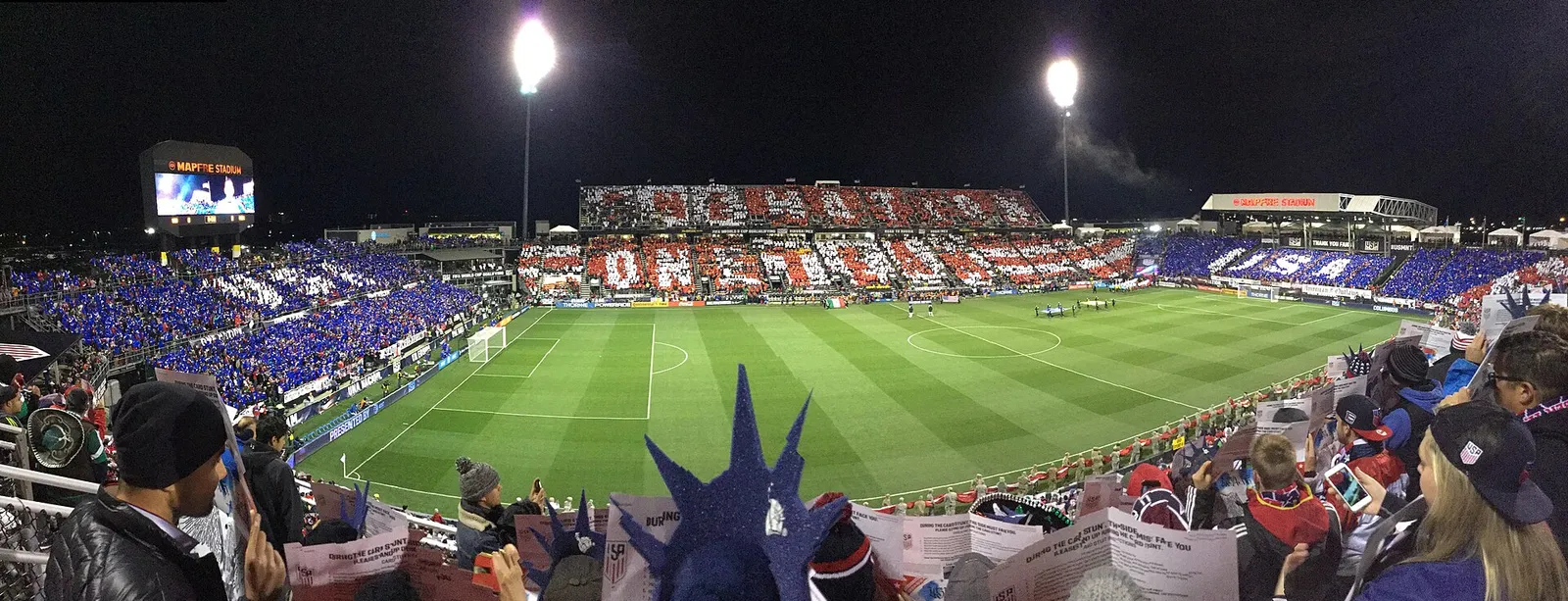 Uno stadio durante una partita di calcio (immagine d'archivio)