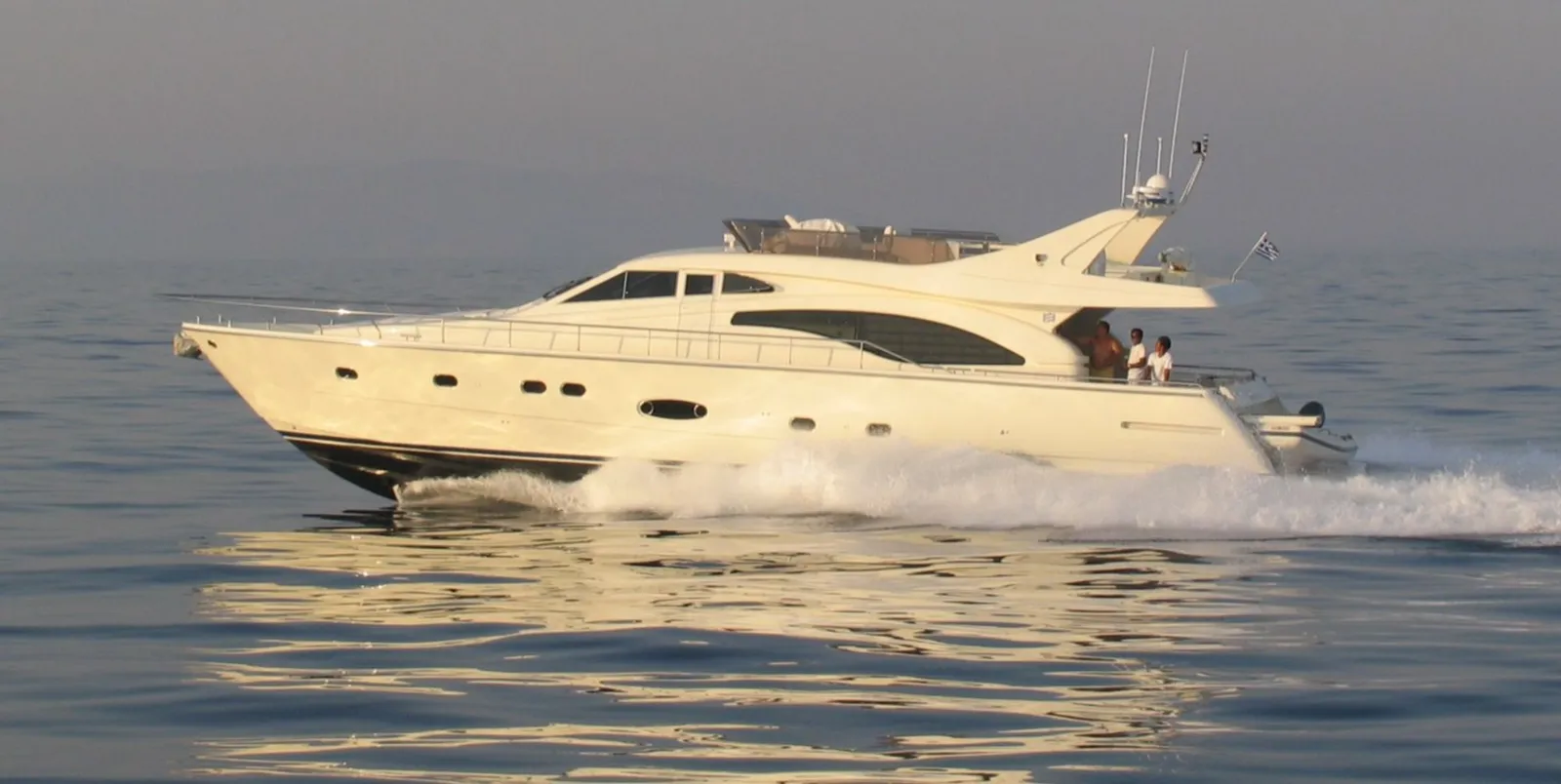 Uno yacht di un cantiere italiano in navigazione