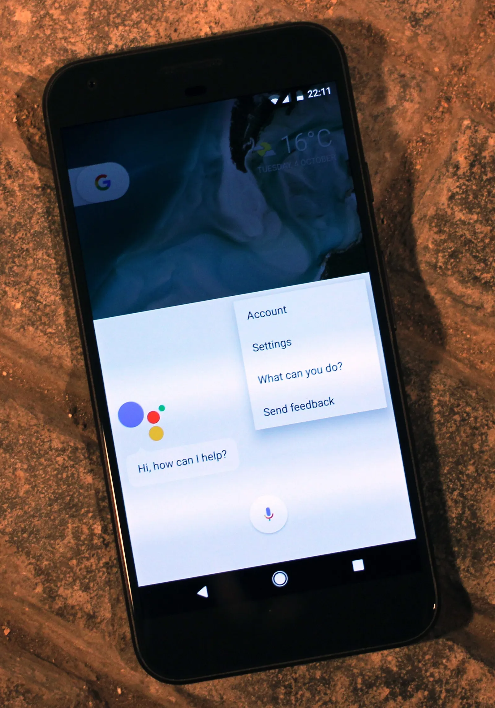 L'assistente vocale di Google in funzione su uno smartphone Android