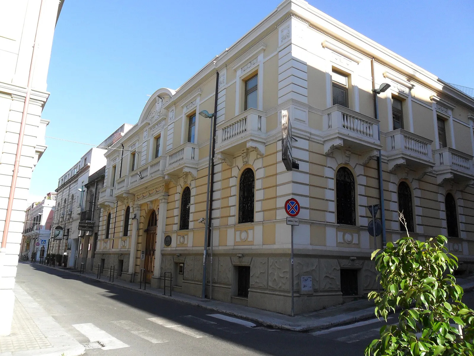 Un palazzo storico della Banca Monte dei Paschi di Siena