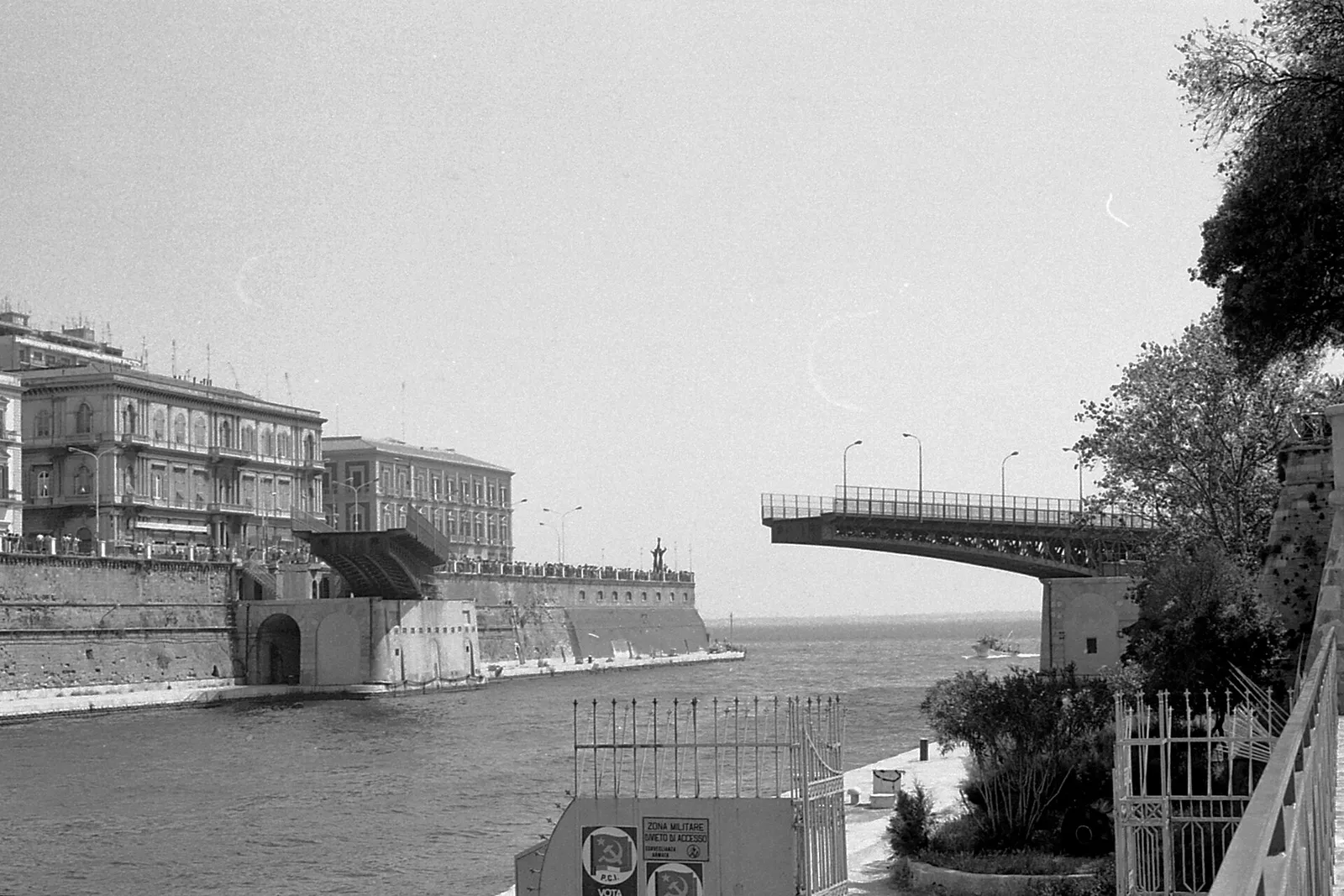 Il Ponte Girevole di Taranto durante l'apertura