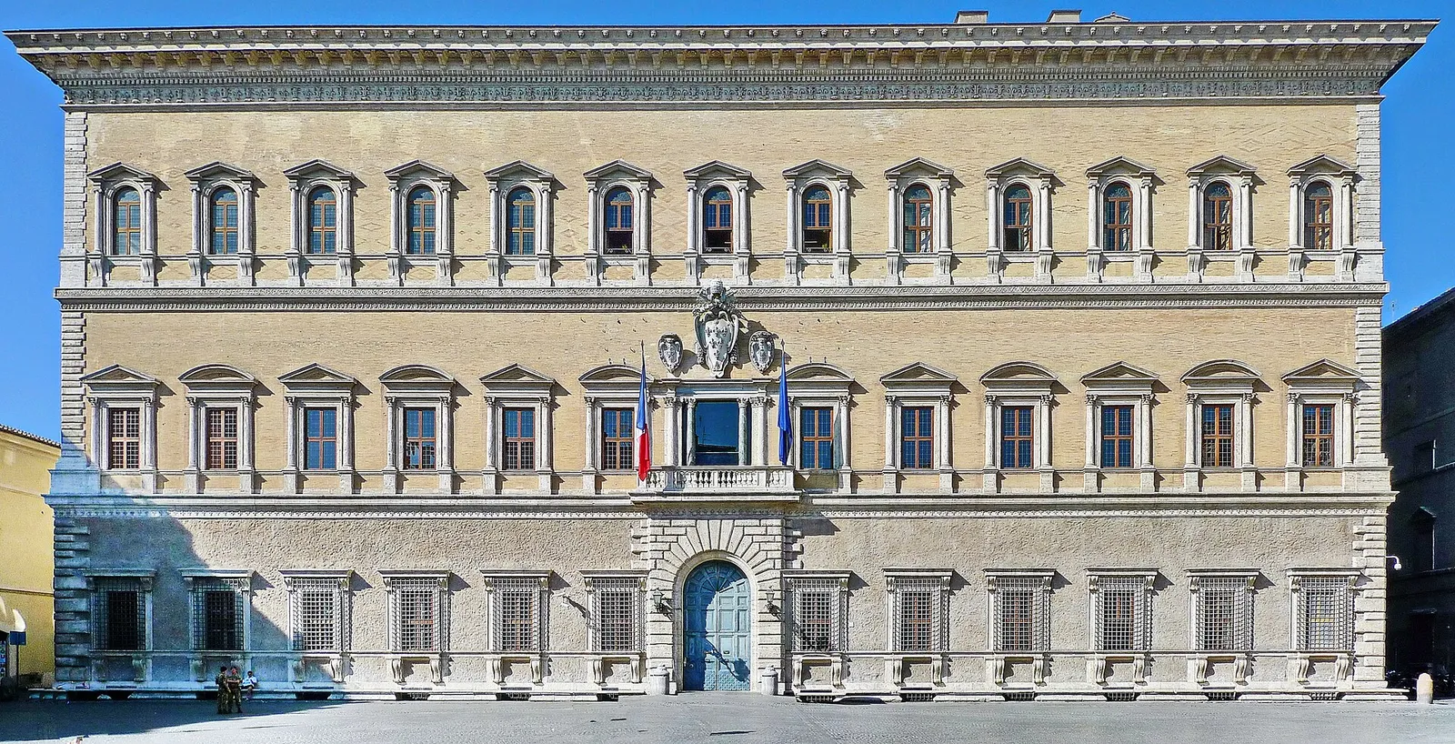 La facciata di Palazzo Farnese a Roma