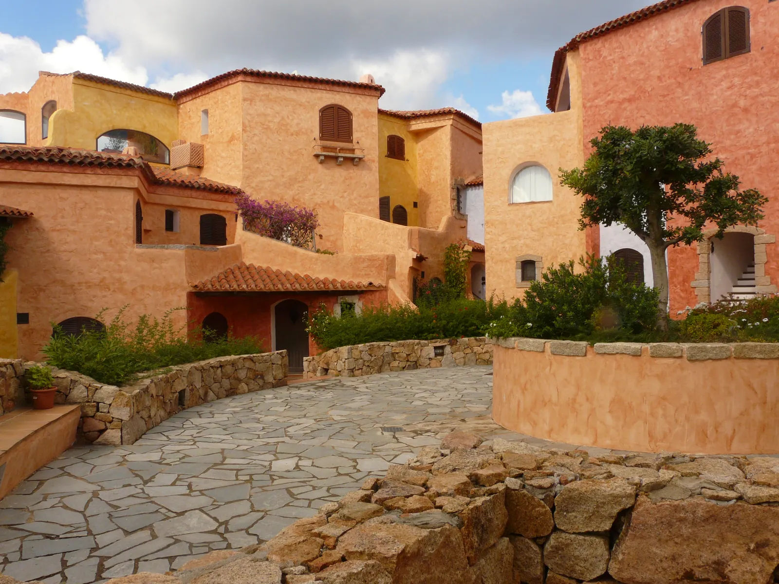 Veduta di Porto Rotondo, in Costa Smeralda, dove sorge Villa Certosa