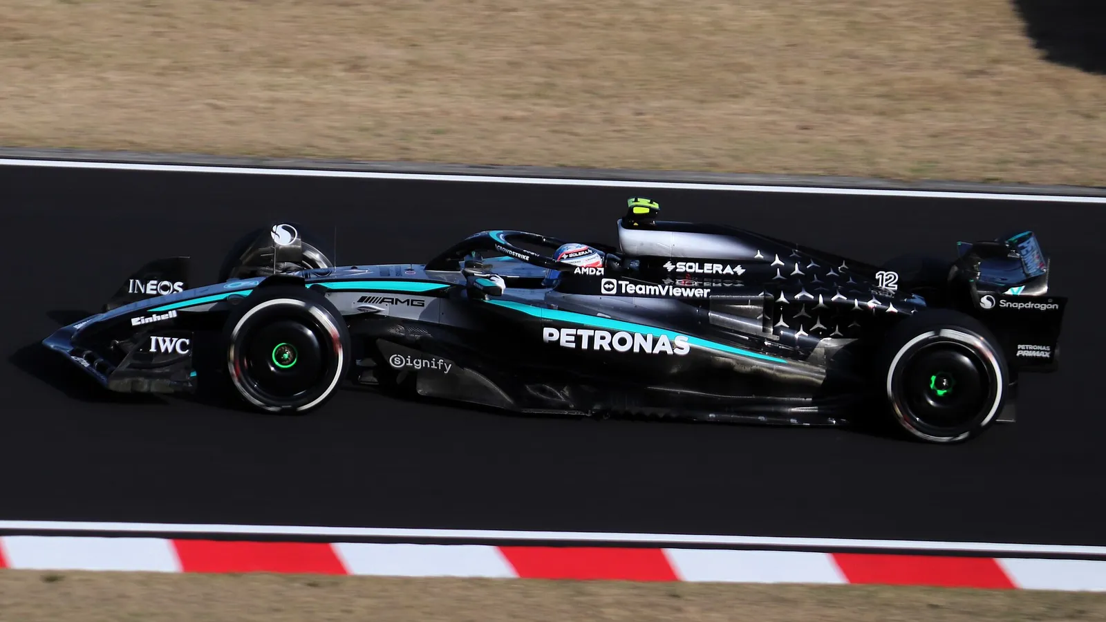 Kimi Antonelli in pista con la Mercedes durante le prove libere del Gran Premio del Giappone