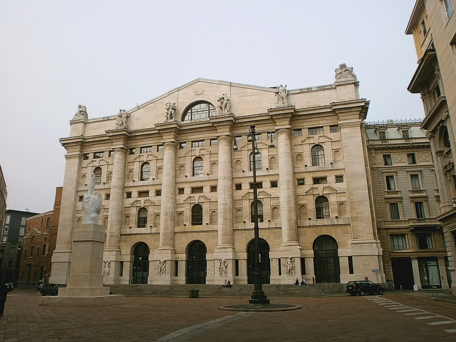 Palazzo Mezzanotte, sede della Borsa di Milano in Piazza Affari