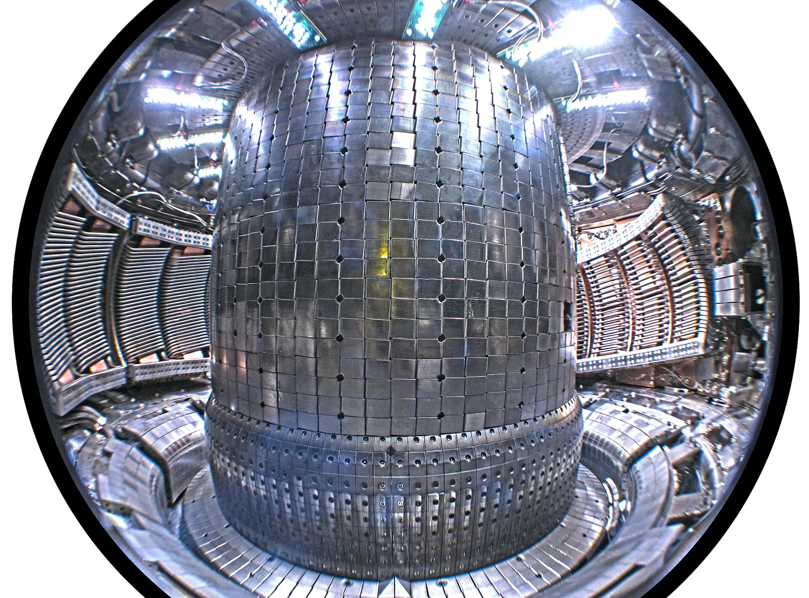 L'interno del tokamak sperimentale a fusione Alcator C-Mod