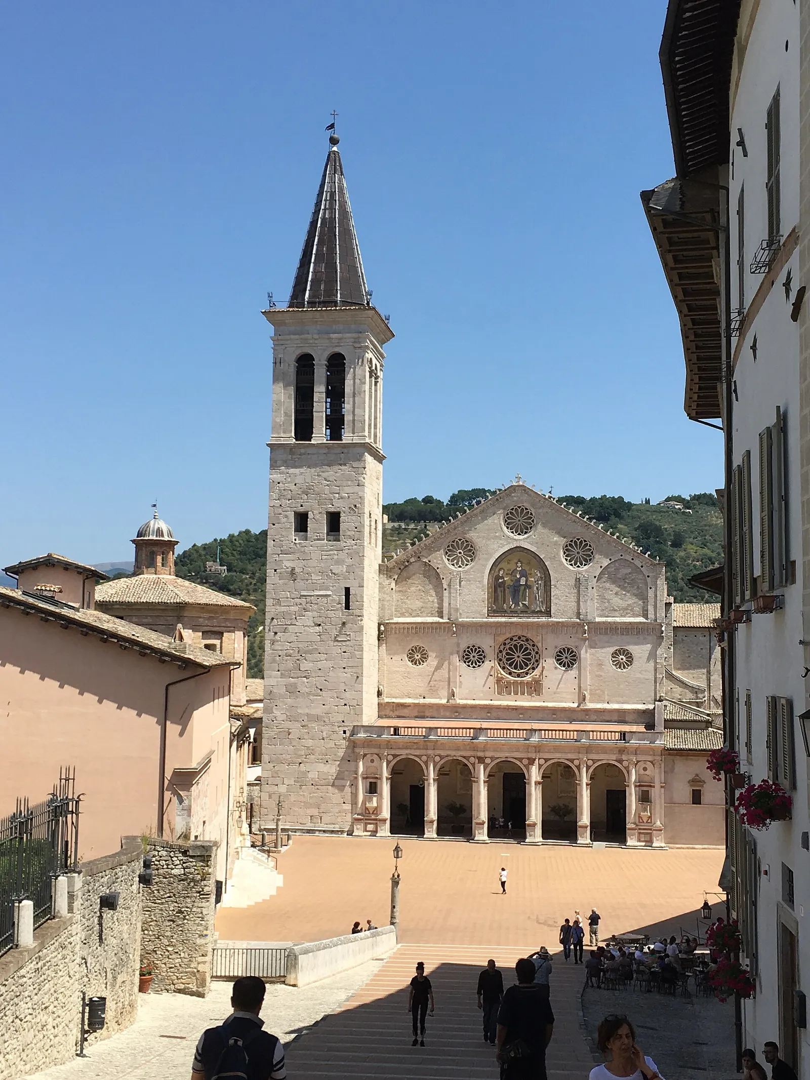 Il Duomo e la piazza di Spoleto