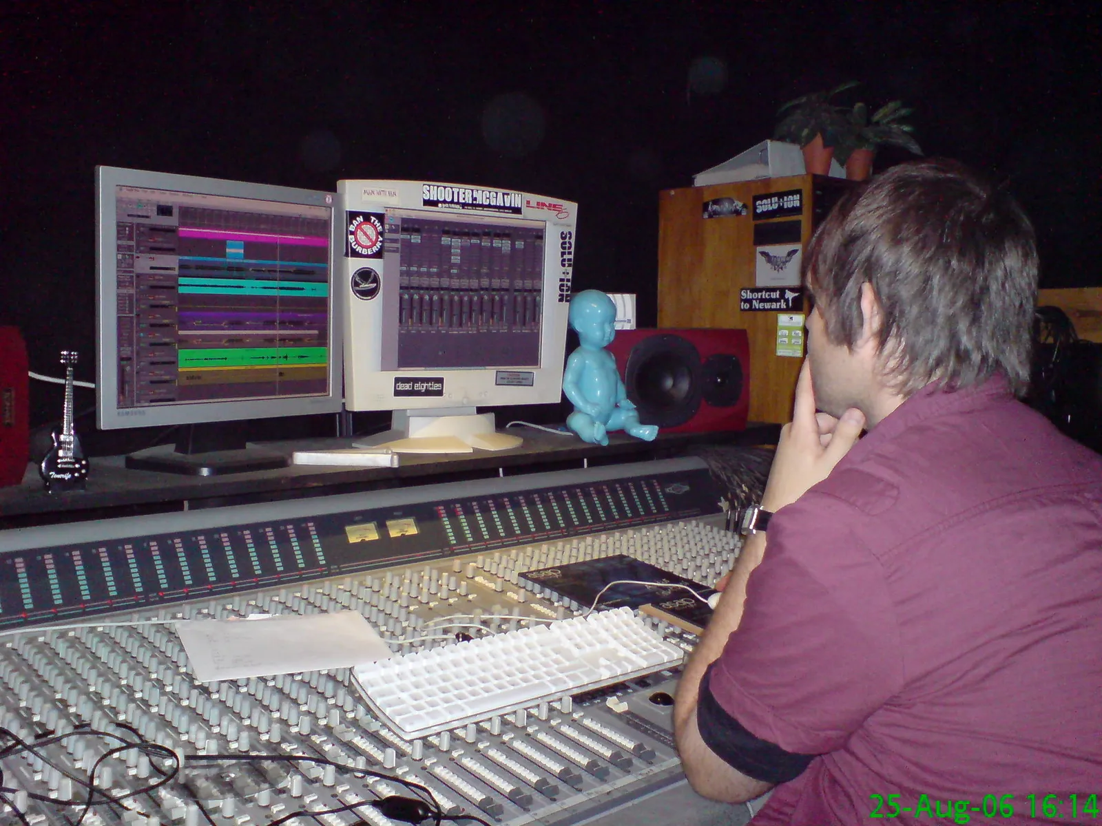 Un mixer in uno studio di registrazione musicale (immagine di contesto)