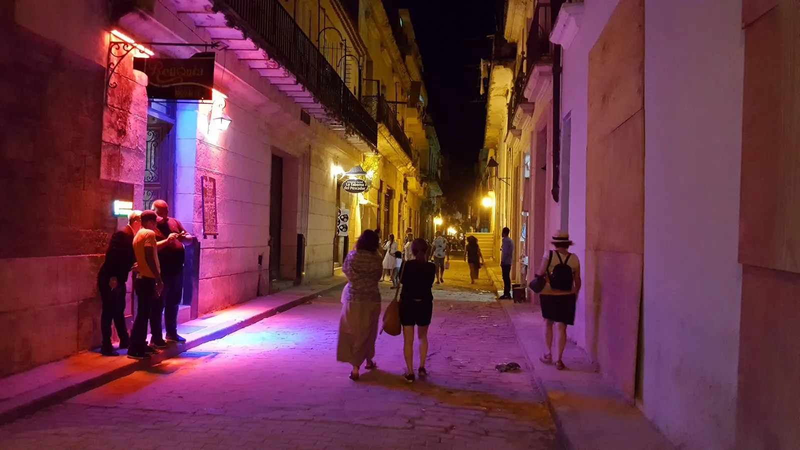 L'Avana di notte, con le luci della città