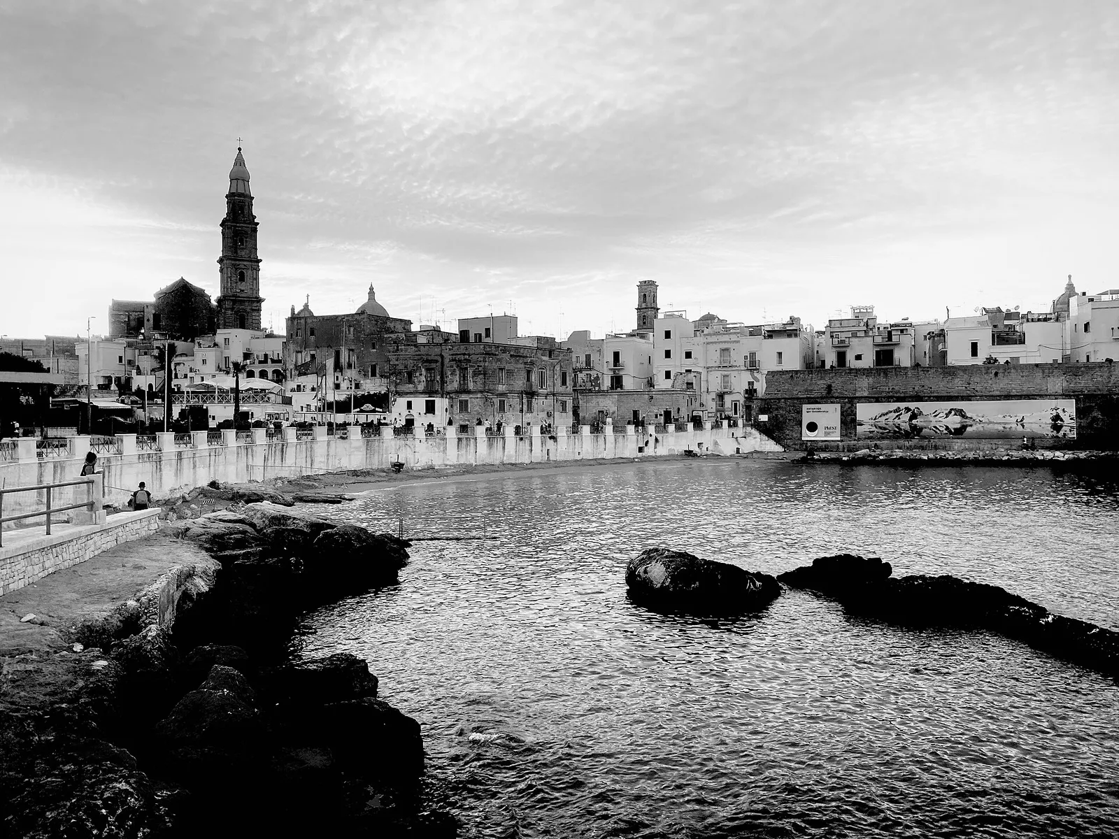 Veduta di Monopoli dal porto, in Puglia