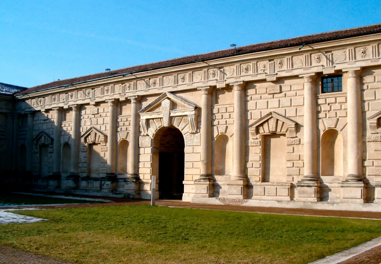 Veduta di Palazzo Te a Mantova