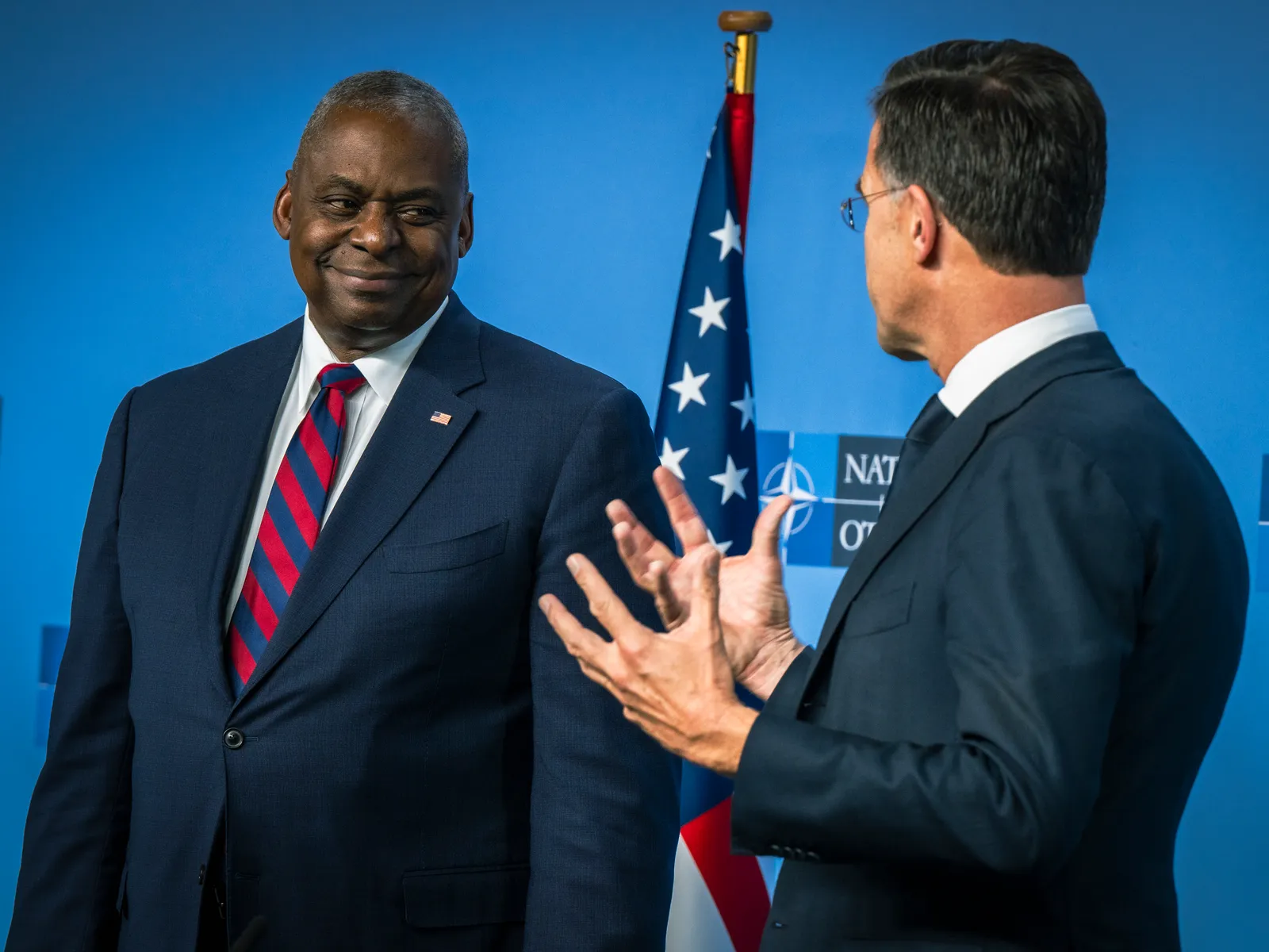 Il segretario generale della NATO Mark Rutte (a destra)