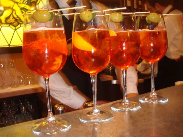 Uno Spritz servito in un bistrot veneziano