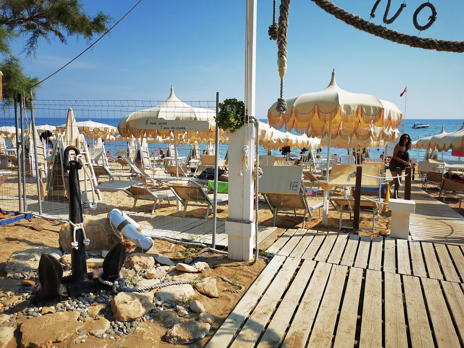 Ombrelloni su una spiaggia italiana