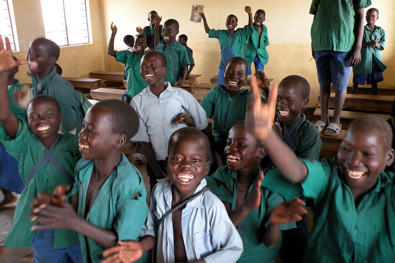 Bambini in una scuola in Uganda