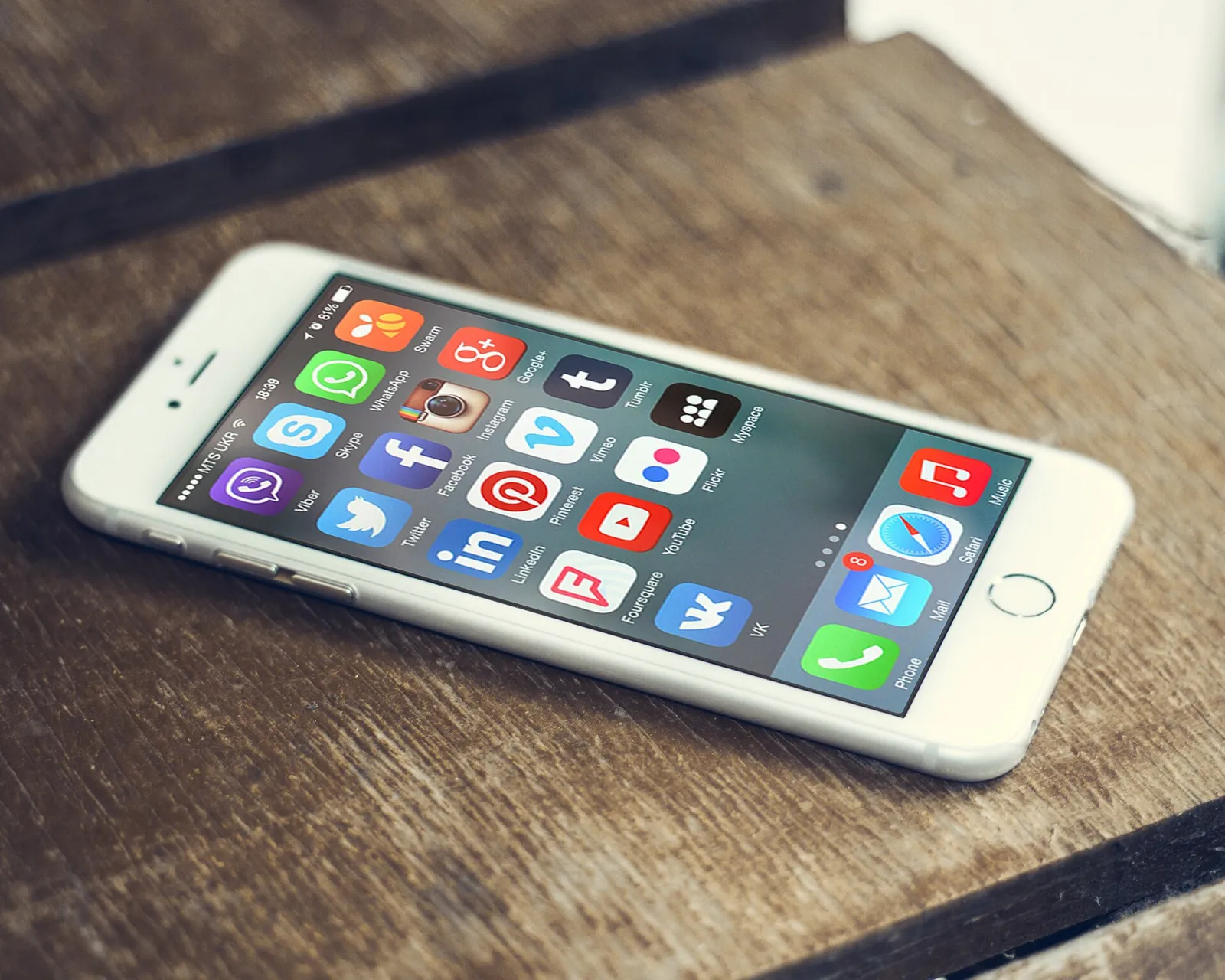 Icone di app di social media sullo schermo di uno smartphone