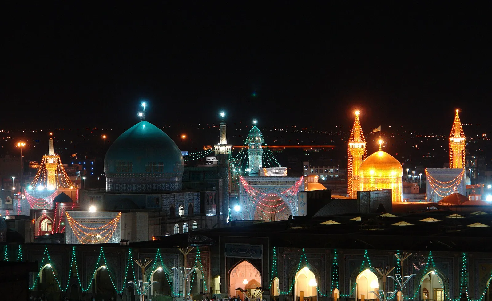 Il santuario dell'Imam Reza a Mashhad, in Iran
