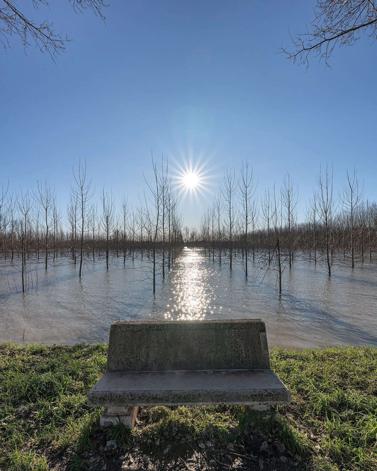 Il fiume Po in piena a Viadana, nel Mantovano