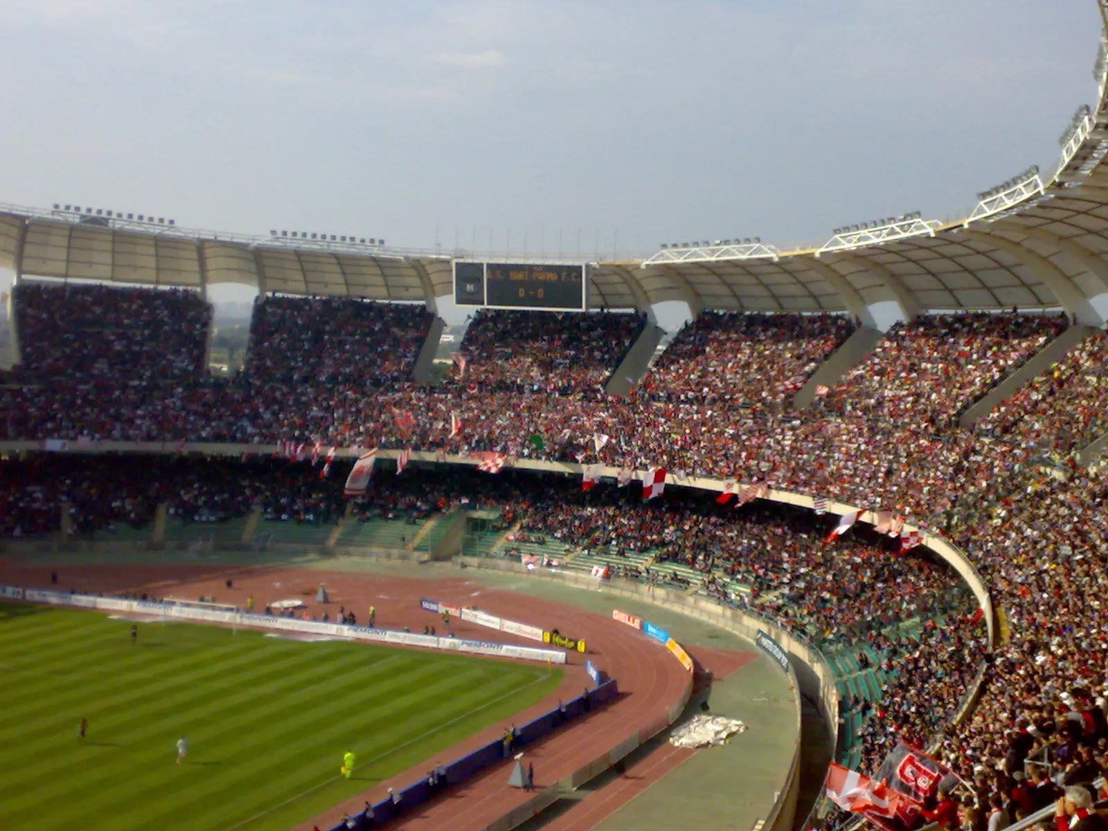 La Curva Nord dello stadio San Nicola di Bari