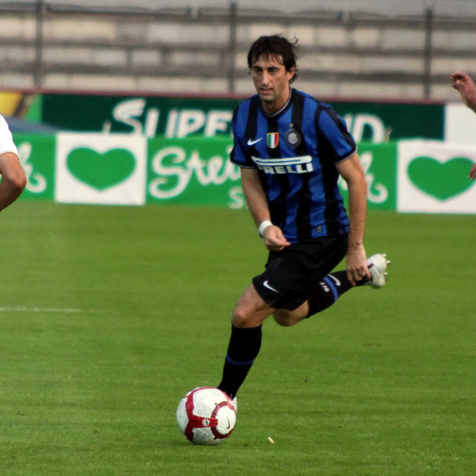 Diego Milito ai tempi dell'Inter (immagine d'archivio)