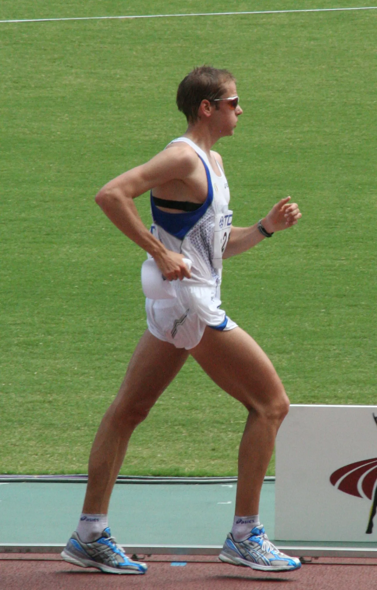 Il marciatore Alex Schwazer in gara