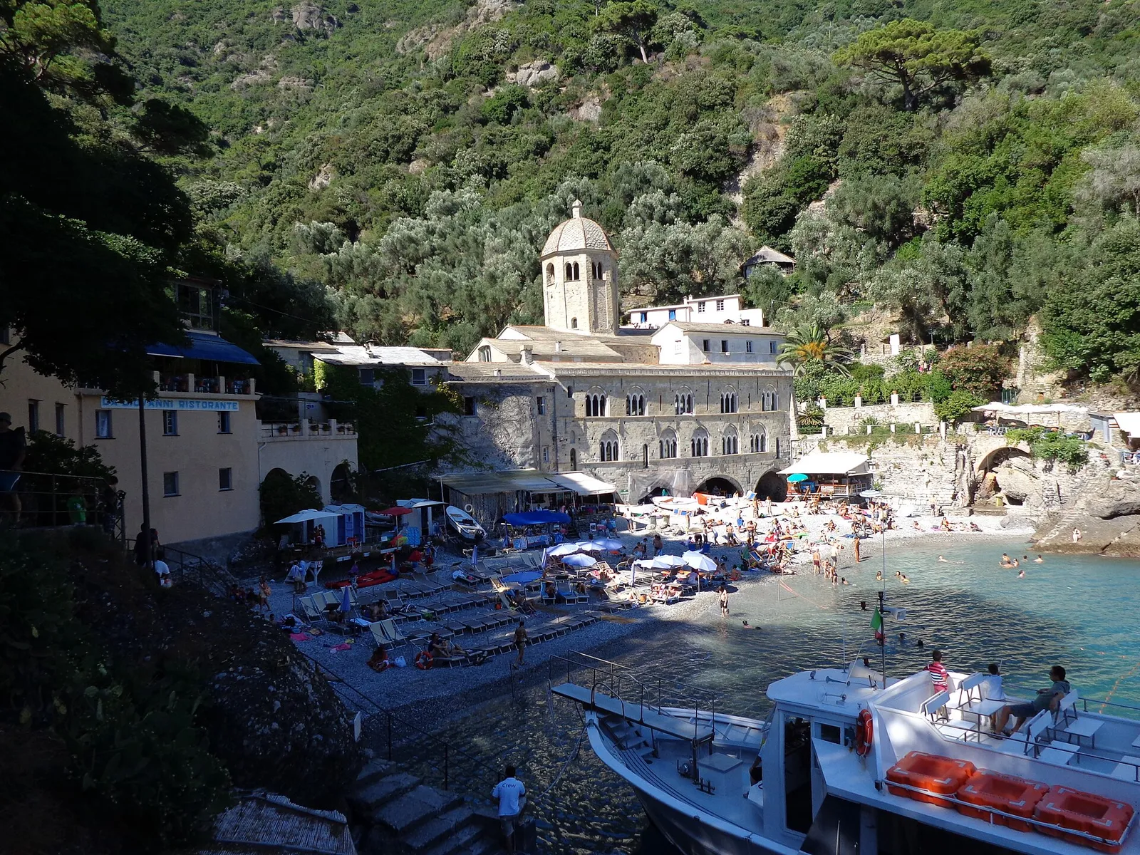 L'abbazia e la baia di San Fruttuoso di Camogli