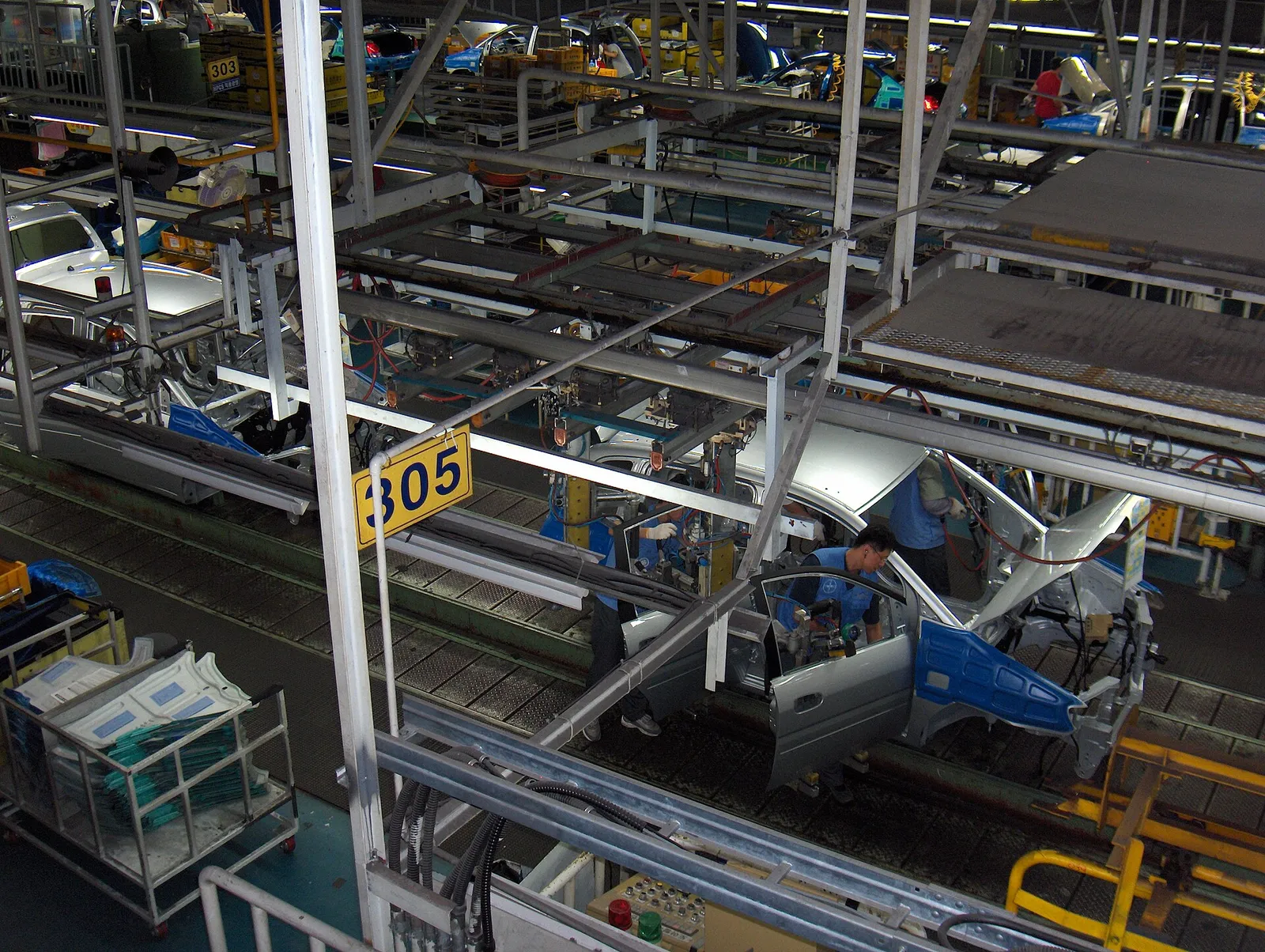 Una linea di assemblaggio automobilistica