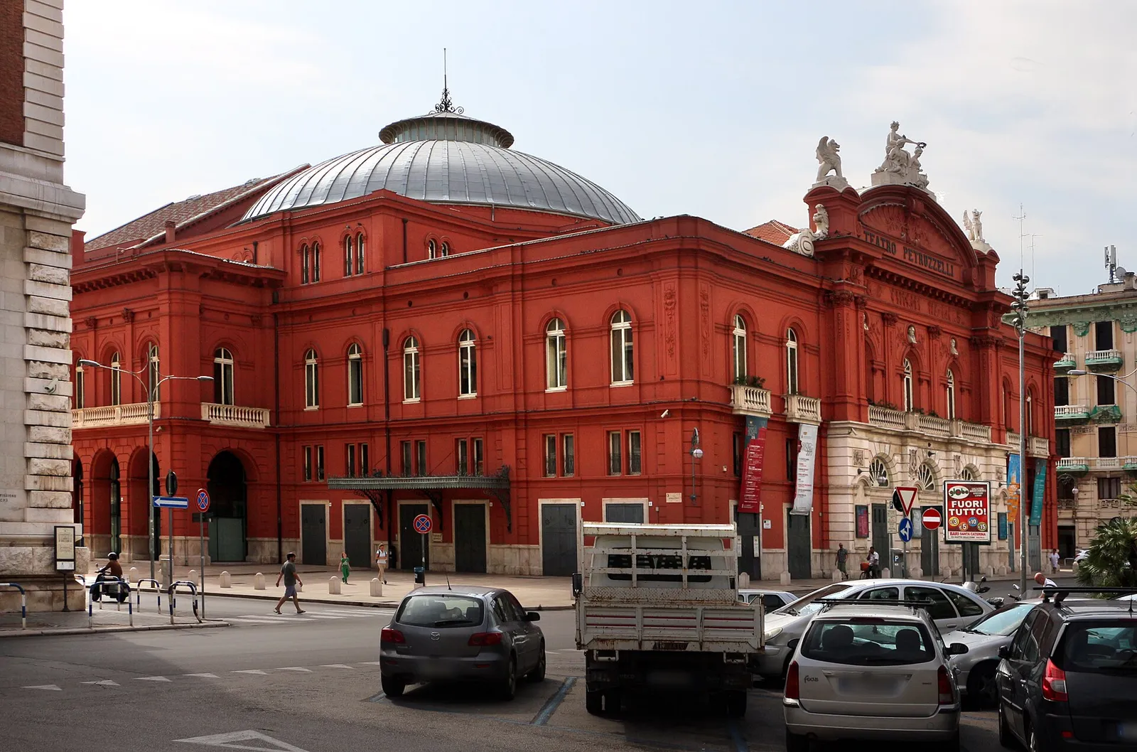 Il Teatro Petruzzelli di Bari
