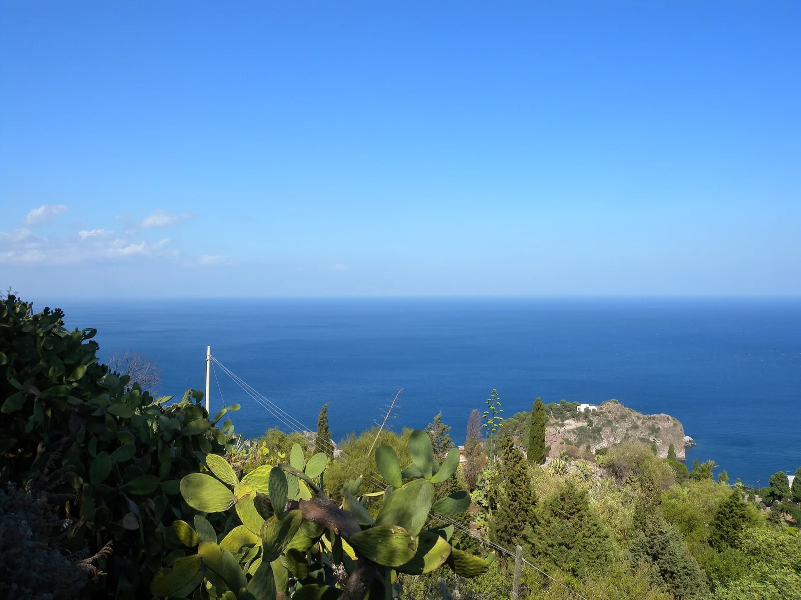 Il mare e la costa di Taormina, in Sicilia