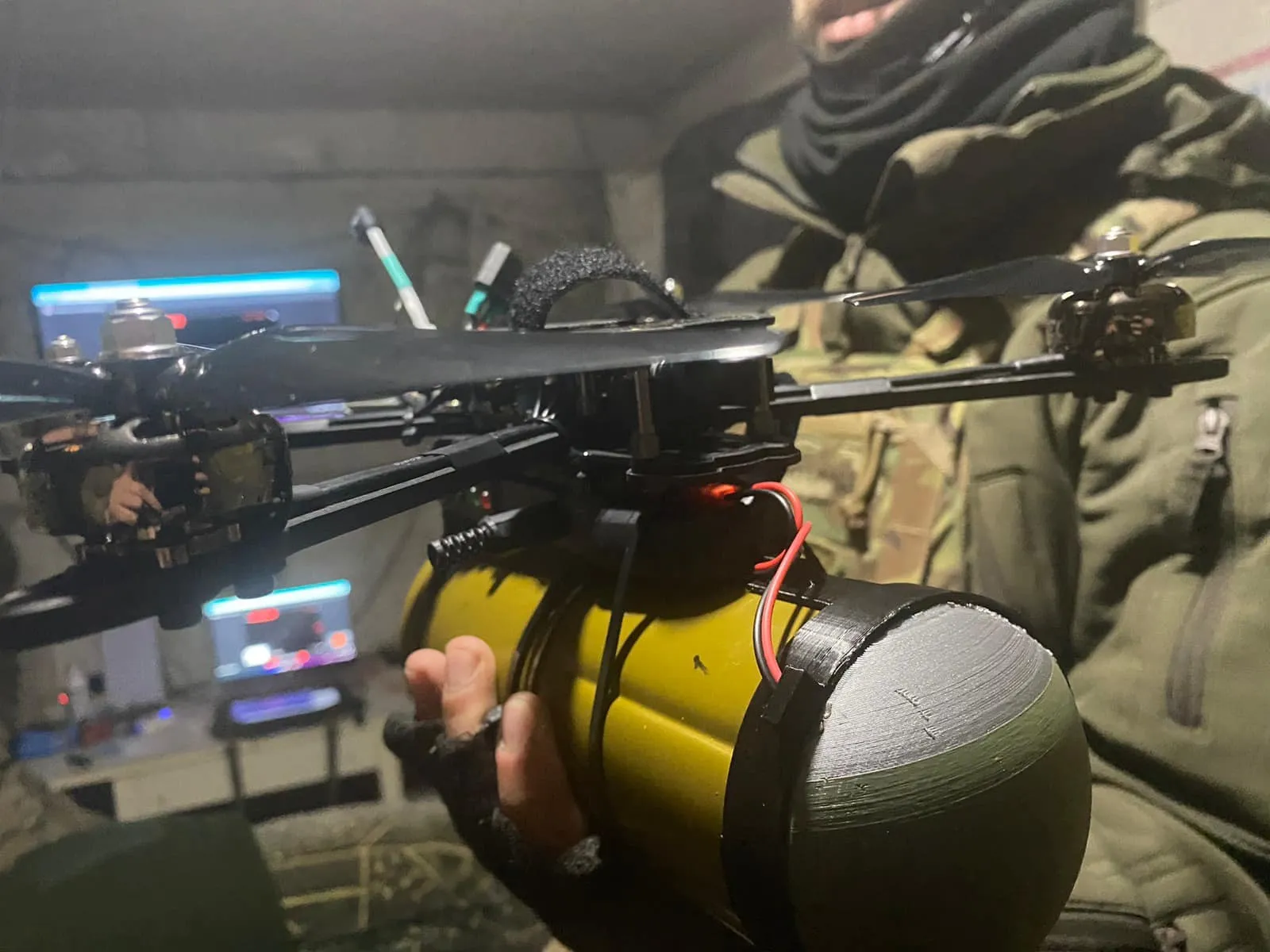 Un drone militare ucraino impiegato al fronte