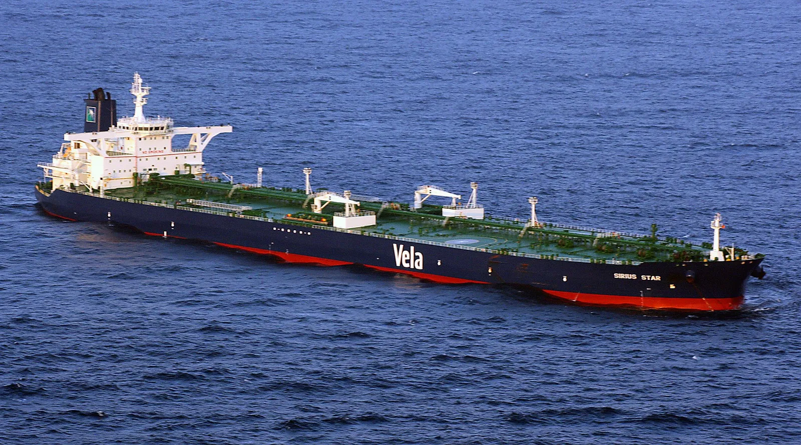 Una superpetroliera in navigazione (immagine d'archivio)