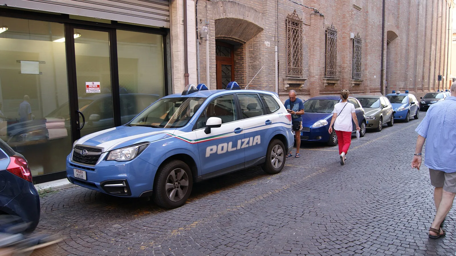Un'auto della Polizia di Stato italiana