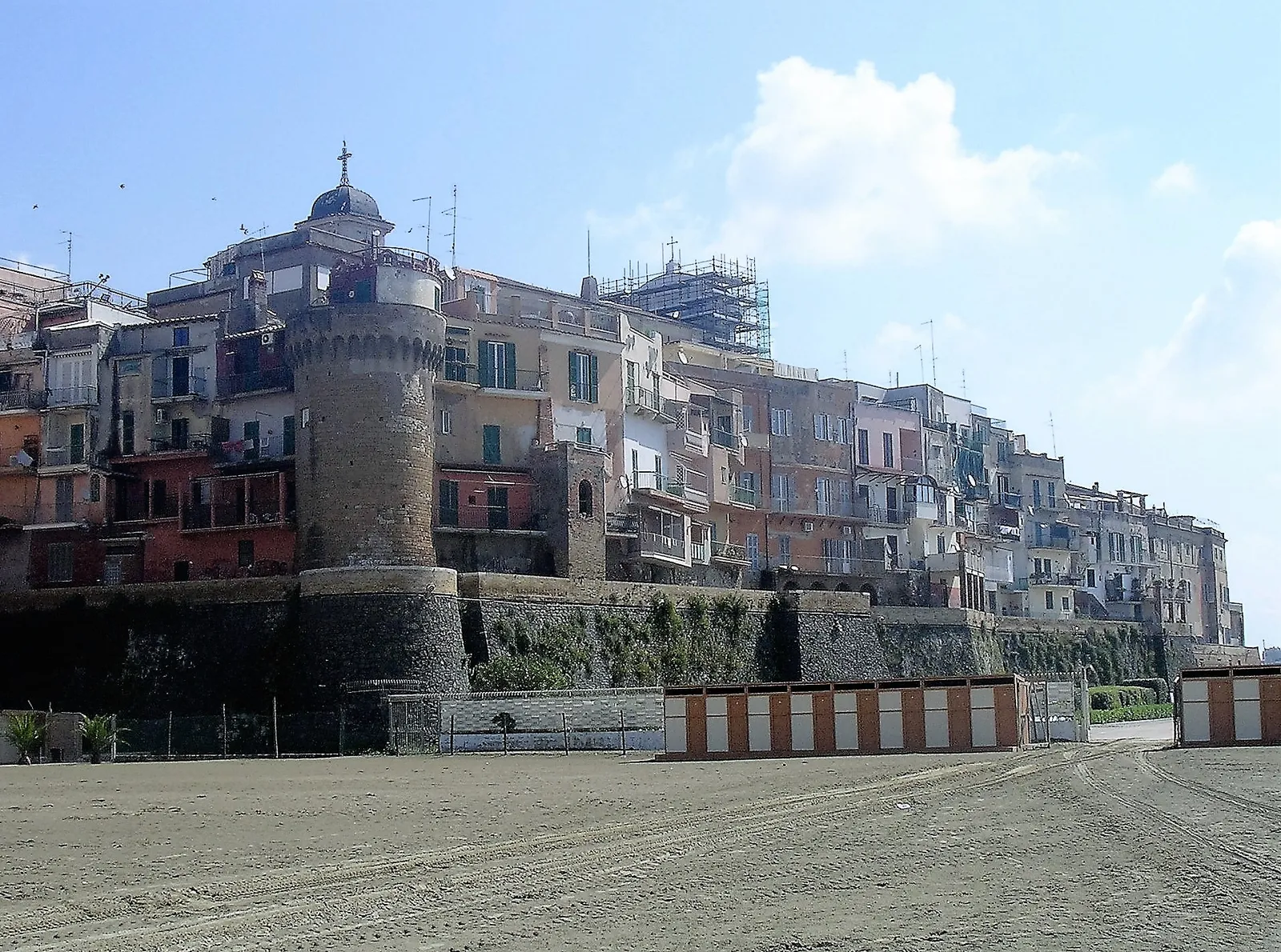 Una torre medievale nel Lazio (immagine di contesto)