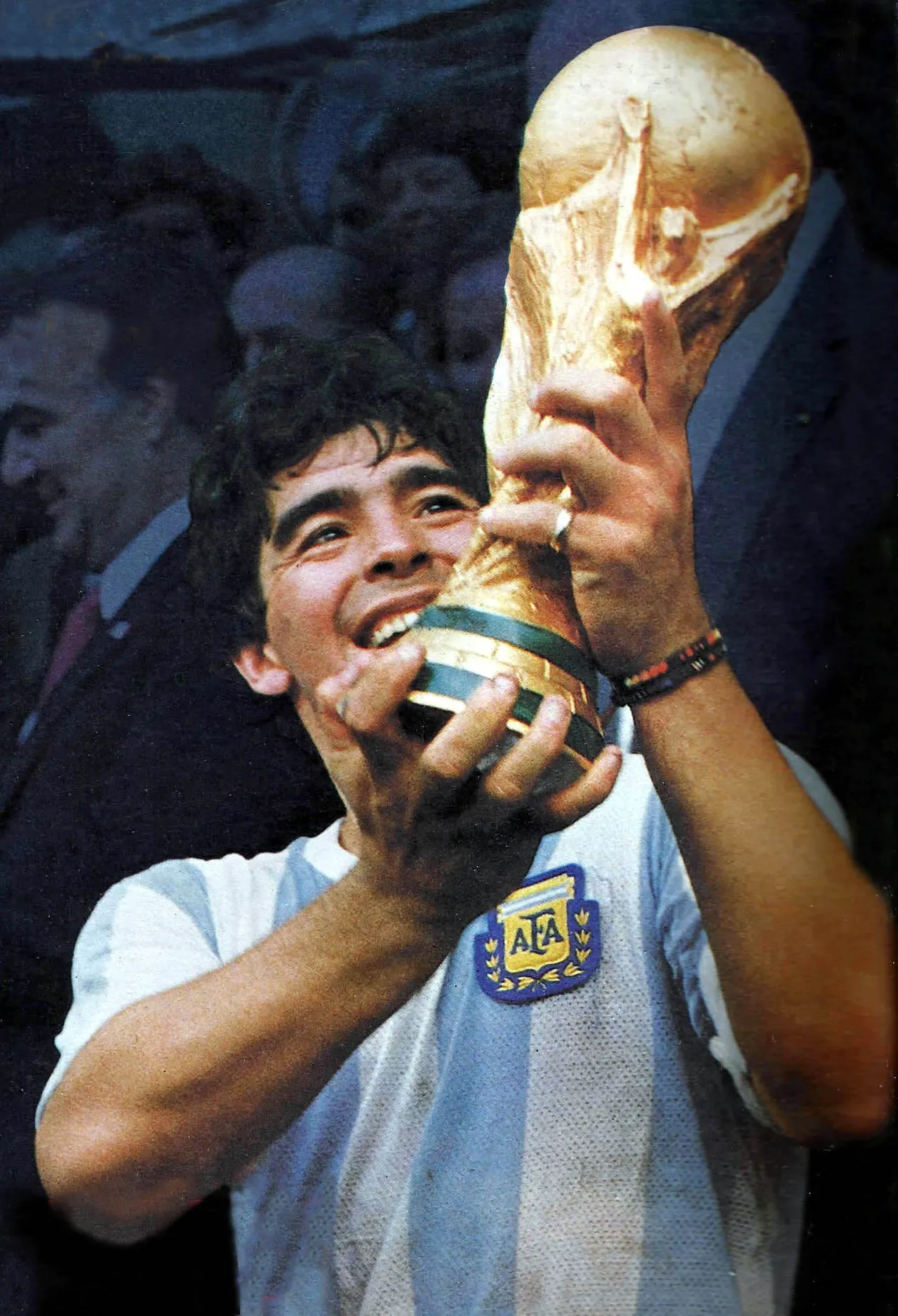 Diego Maradona con la Coppa del Mondo 1986