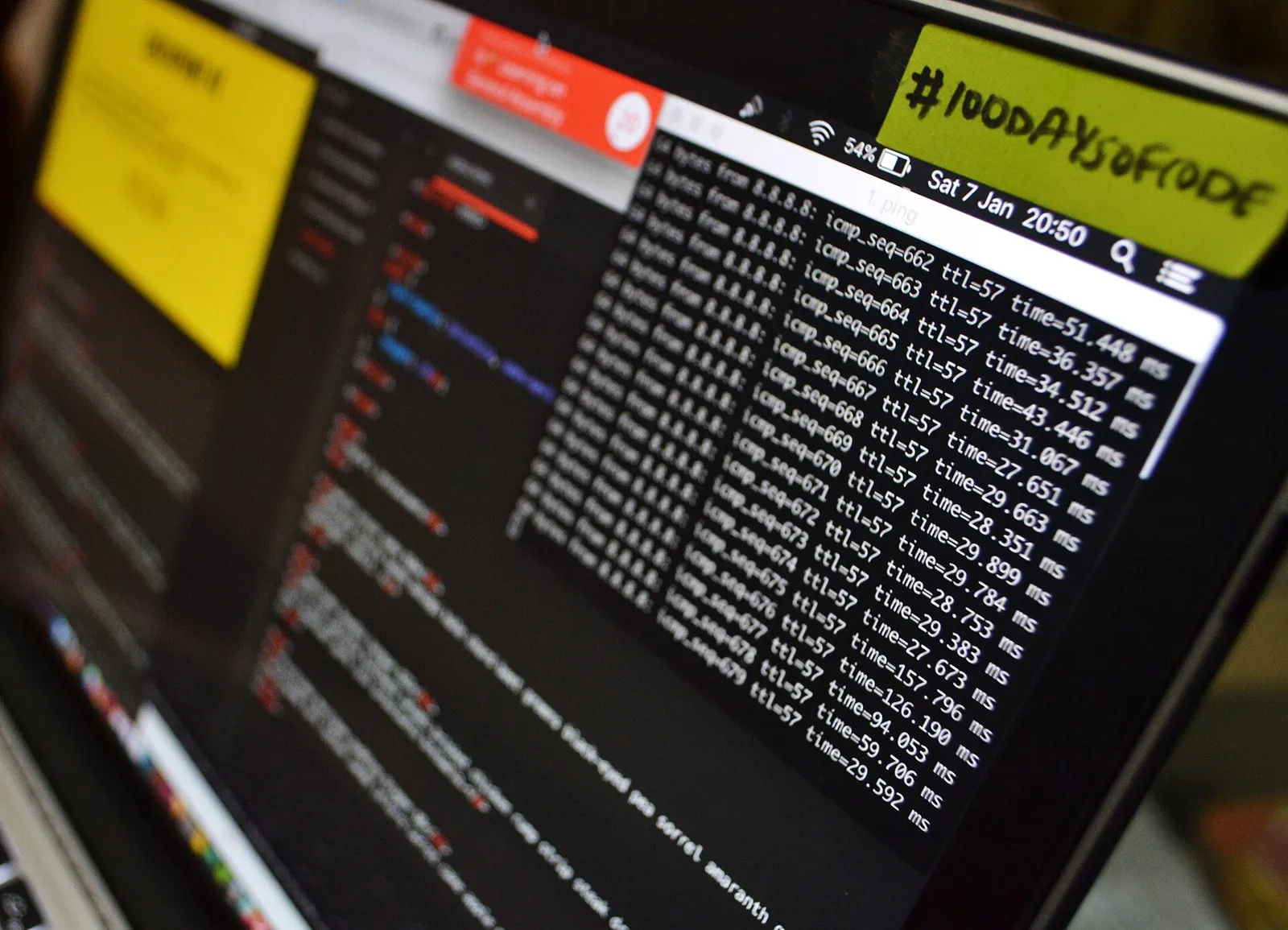 Codice informatico sullo schermo di un computer