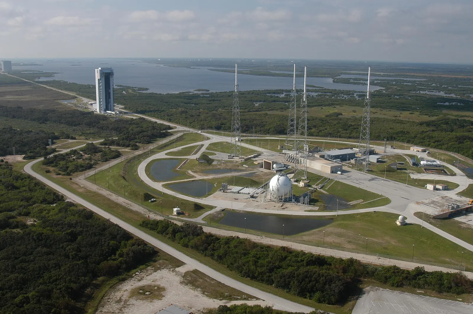 Un razzo Atlas V sulla rampa di lancio
