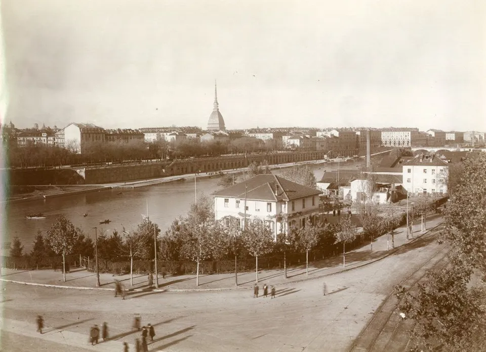Veduta della città di Torino dal fiume Po