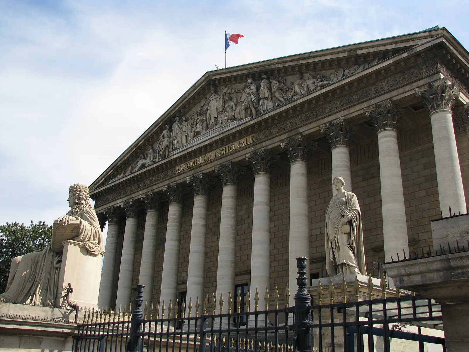 Il Palais Bourbon, sede dell'Assemblea nazionale francese a Parigi