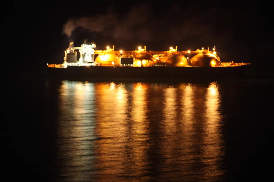 Una nave metaniera per il trasporto di gas naturale liquefatto