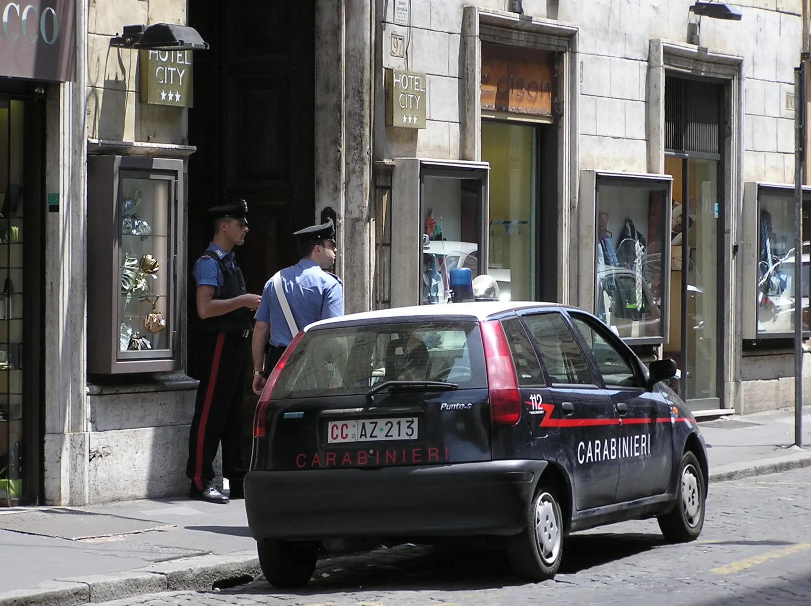 Un'auto dei Carabinieri