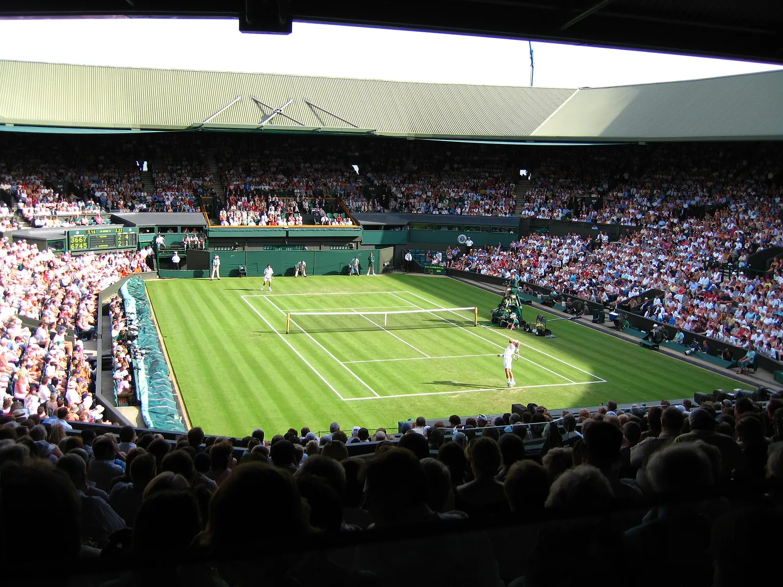 Il Centre Court di Wimbledon durante una partita
