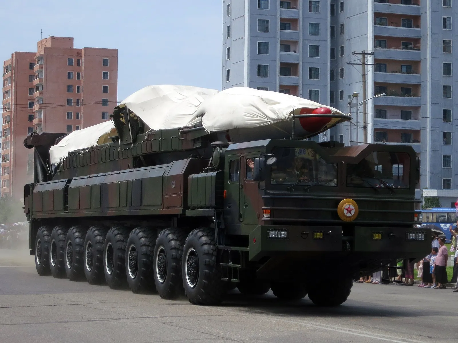 Un missile balistico nordcoreano durante una parata militare