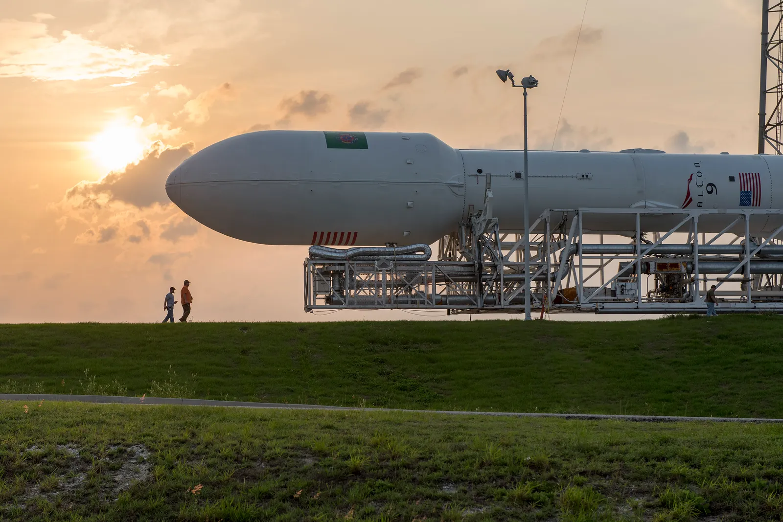 Un razzo Falcon 9 di SpaceX verso la rampa SLC-40 (immagine d'archivio)