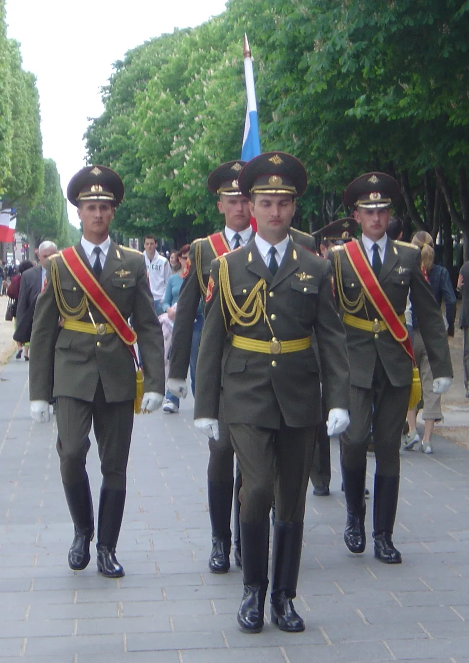 Militari russi in uniforme
